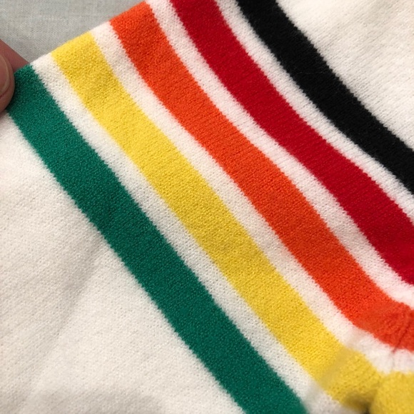 Sweater and house slippers - Picture 6 of 16